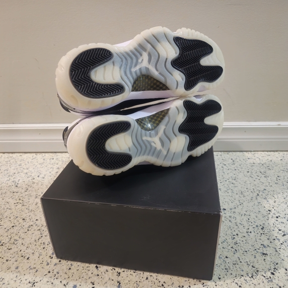 Jordan 11 Gratitude - Picture 4 of 6